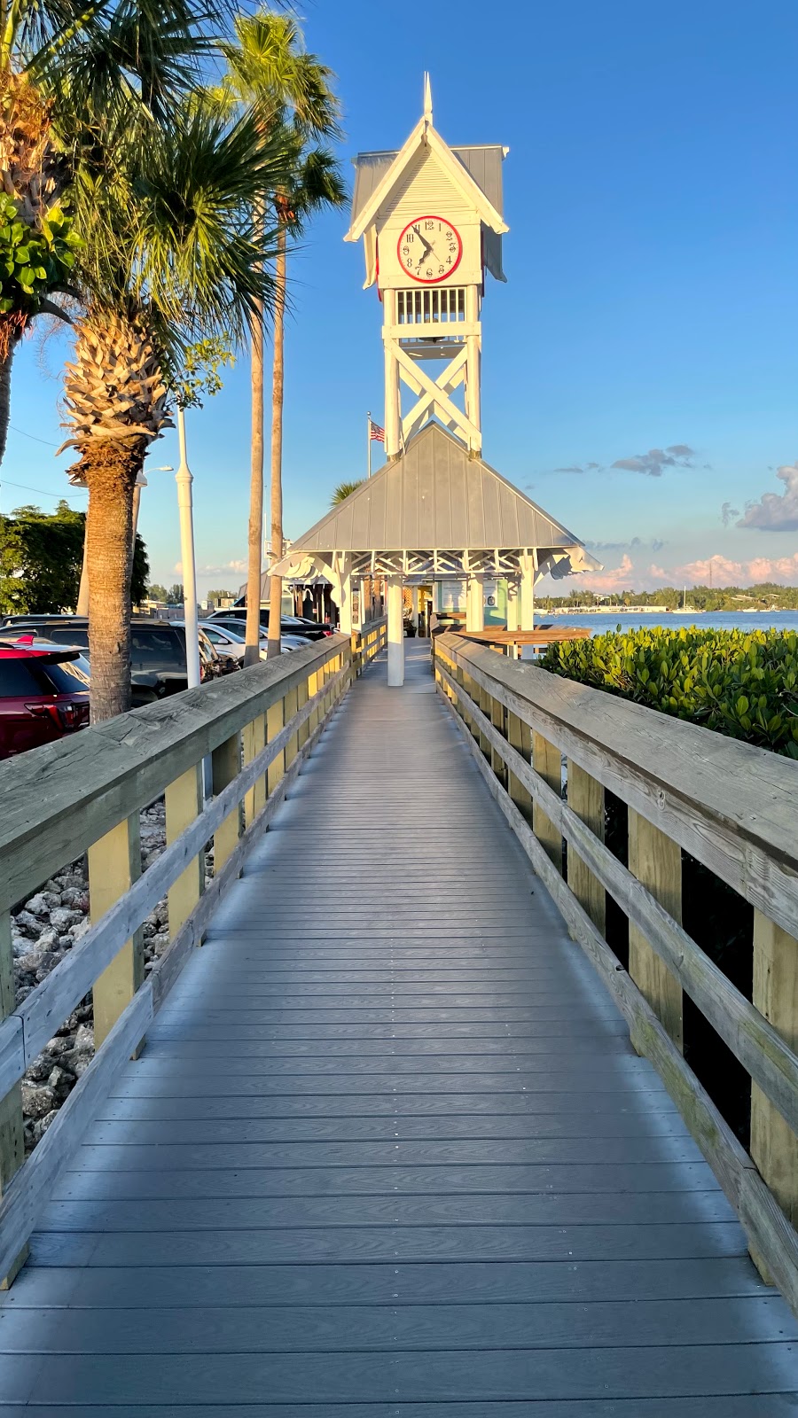 The Bridge Tender Inn & Dockside Bar | 135 Bridge St, Bradenton Beach, FL 34217, USA | Phone: (941) 778-4849
