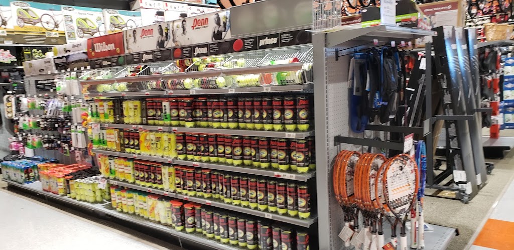 DICKS Sporting Goods | 1188 Sunrise Mall, Massapequa, NY 11758, USA | Phone: (516) 710-7088