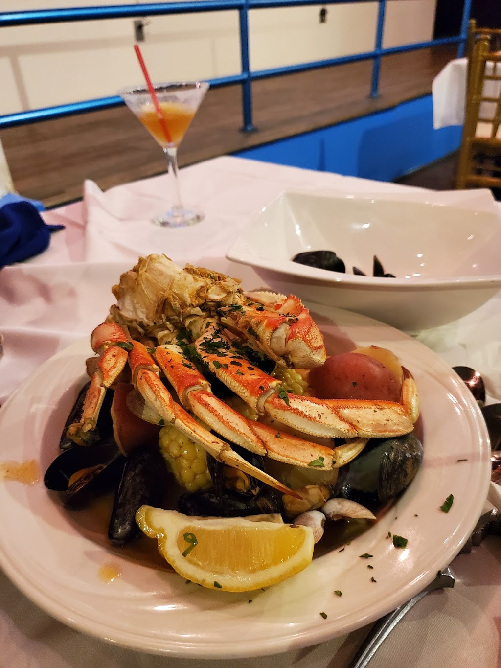 Eves Waterfront | 15 Embarcadero West, Oakland, CA 94607, USA | Phone: (510) 817-4477