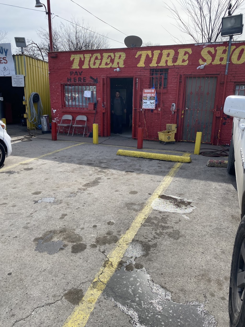 Tiger Tire Shop | 5116 Singleton Blvd, Dallas, TX 75212, USA | Phone: (214) 837-3428