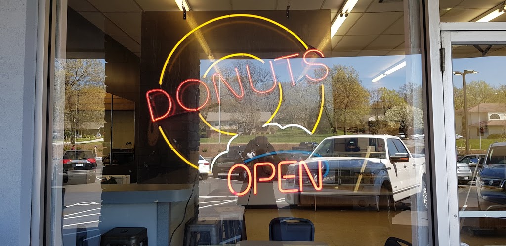 Fluffy Fresh Donuts | 10123 State Line Rd, Kansas City, MO 64114, USA | Phone: (816) 942-9822