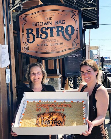 The Brown Bag Bistro | 318 E Broadway, Alton, IL 62002, USA | Phone: (618) 433-9933