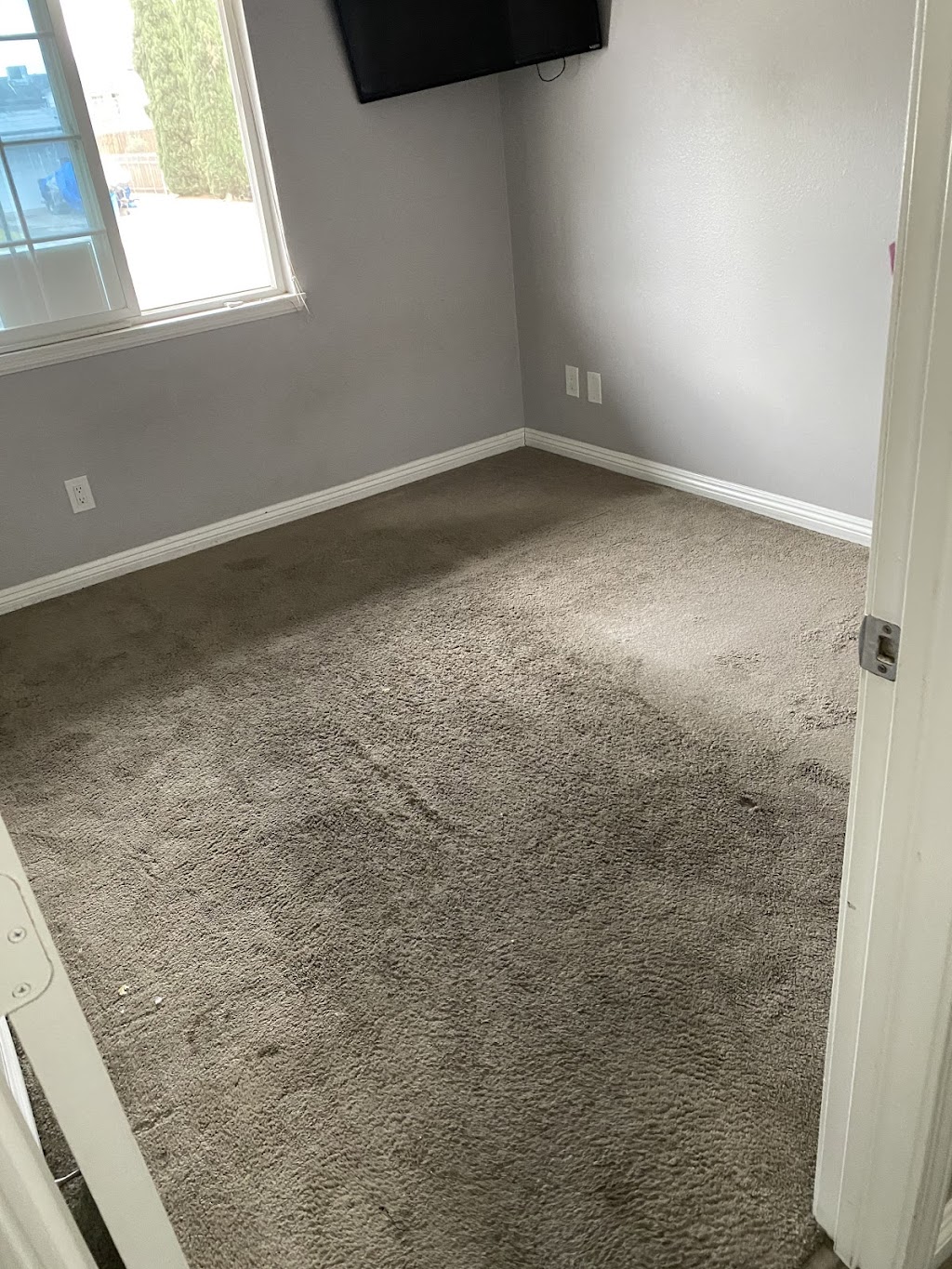 Paredes Carpet and Flooring | 860 E Baseline St, San Bernardino, CA 92410, USA | Phone: (909) 383-6343
