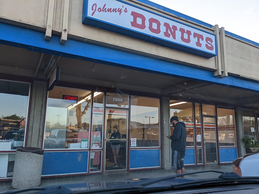 Johnnys Donuts | 7355 Village Pkwy, Dublin, CA 94568, USA | Phone: (925) 828-9252