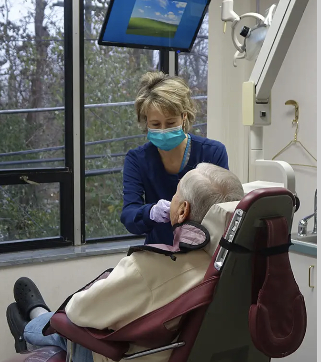 Bloomfield Dentistry: Satinderdeep Kaur DMD | 4050 W Maple Rd #220, Bloomfield Hills, MI 48301, USA | Phone: (248) 645-9831