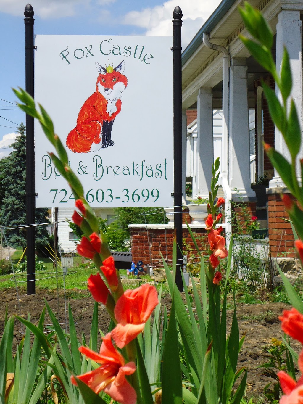 Fox Castle Bed and Breakfast | 1131 S Pittsburgh St, Connellsville, PA 15425, USA | Phone: (724) 603-3699