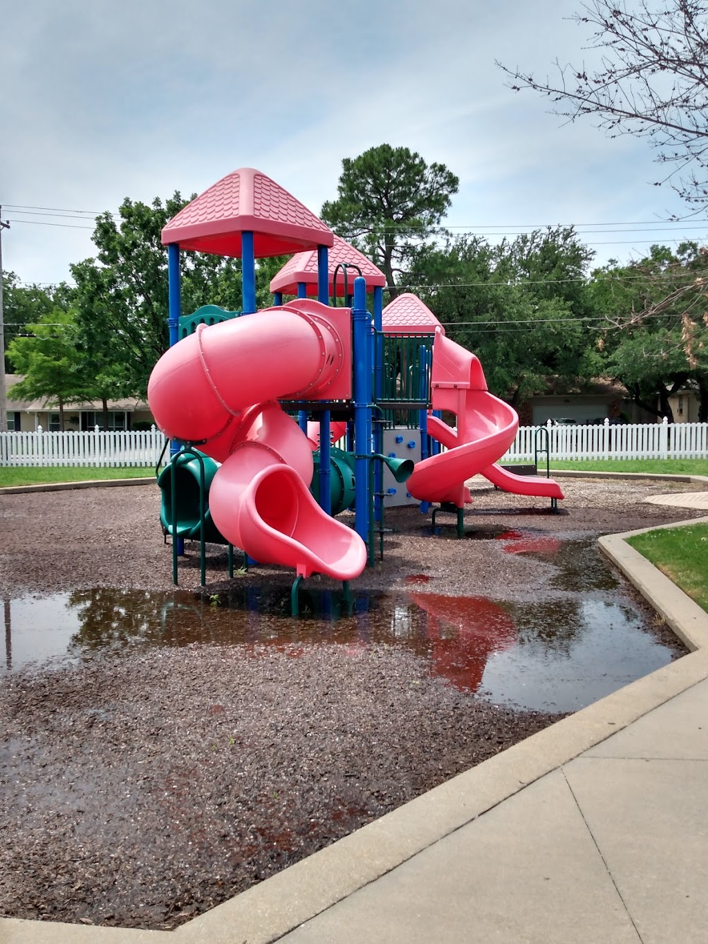 Wayne Frady Park | 535 W College St, Lewisville, TX 75057, USA | Phone: (972) 219-3550