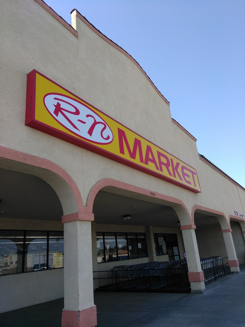 R-N Market | 13639 Manning Ave, Parlier, CA 93648, USA | Phone: (559) 646-9222