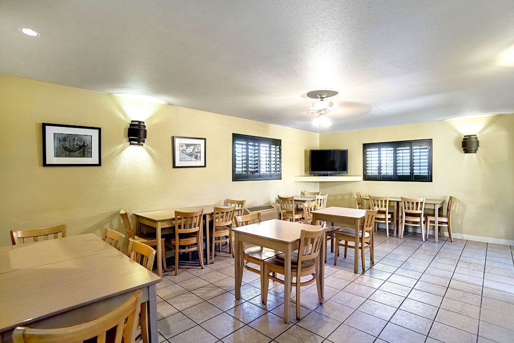 Quality Inn & Suites Phoenix NW - Sun City | 11201 Grand Ave, Youngtown, AZ 85363, USA | Phone: (623) 933-8211