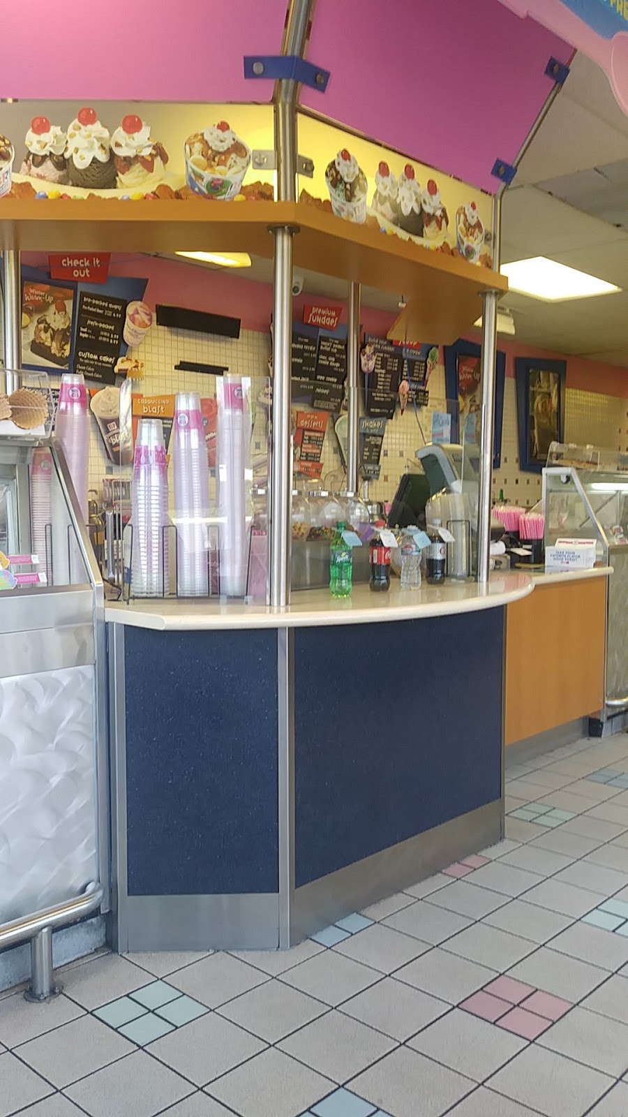 Baskin-Robbins | 3330 Floral Ave, Selma, CA 93662 | Phone: (559) 891-9031