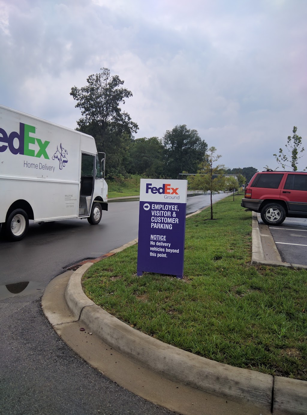 FedEx Ground | 12900 Plantside Dr, Louisville, KY 40299, USA | Phone: (800) 463-3339