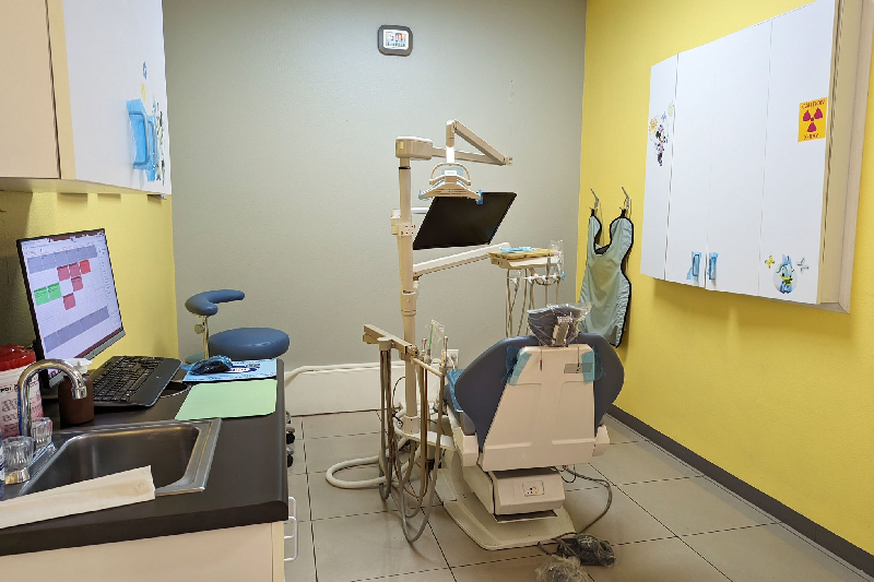 EZ Smiles Dental | 2315 Kuehner Dr #116, Simi Valley, CA 93063, USA | Phone: (877) 654-0082