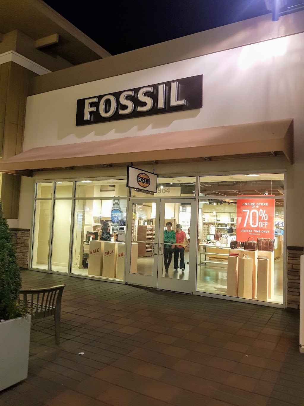 Fossil Outlet | 2962 Livermore Outlets Dr Unit 265, Livermore, CA 94551 | Phone: (925) 443-3642