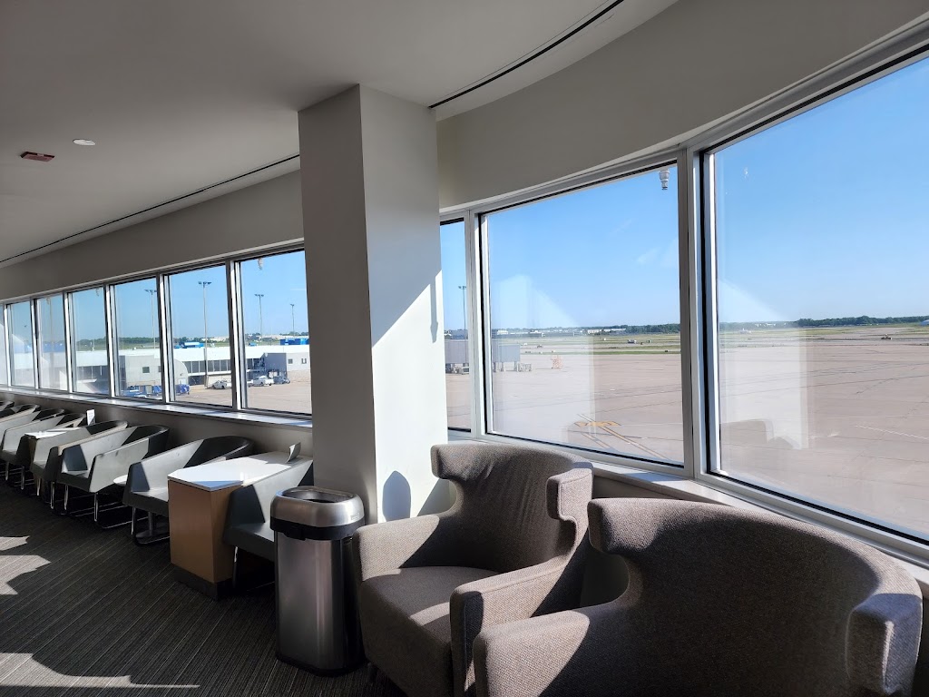 American Airlines Admirals Club | 10701 Lambert International Blvd, St. Louis, MO 63145, USA | Phone: (800) 237-7971