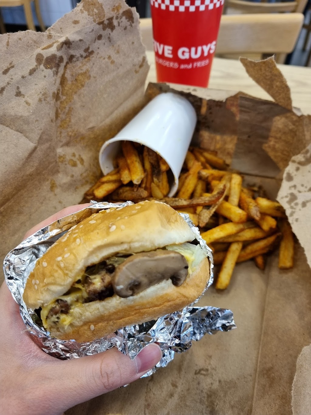 Five Guys | 45 River Rd, Edgewater, NJ 07020, USA | Phone: (201) 482-4614