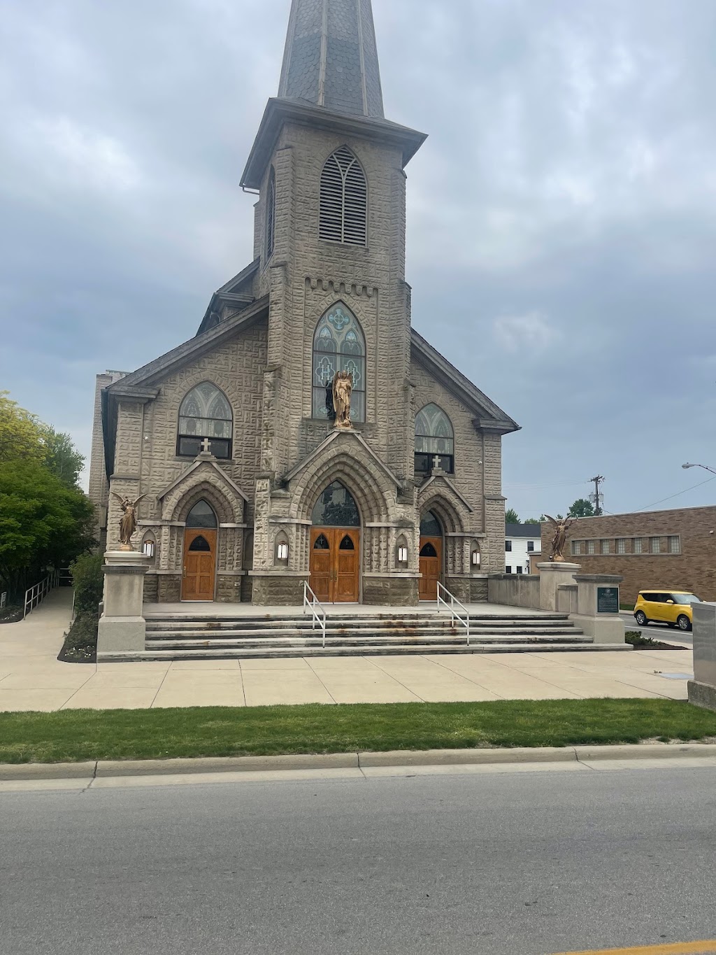 St. Michael the Archangel Downtown Chapel | 617 W Main Cross St, Findlay, OH 45840, USA | Phone: (419) 422-2646