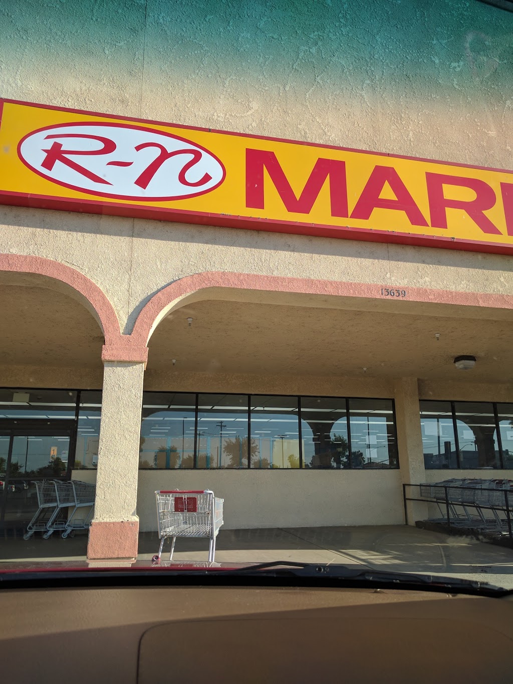 R-N Market | 13639 Manning Ave, Parlier, CA 93648, USA | Phone: (559) 646-9222