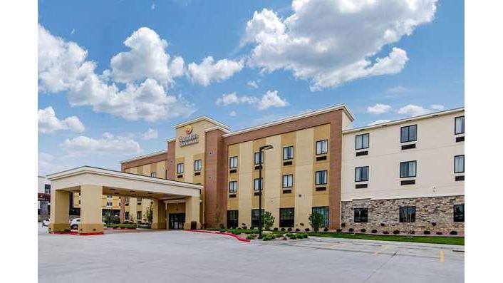 Comfort Inn & Suites Shawnee - Kansas City | 16510 Midland Dr, Shawnee, KS 66217, USA | Phone: (913) 962-5555