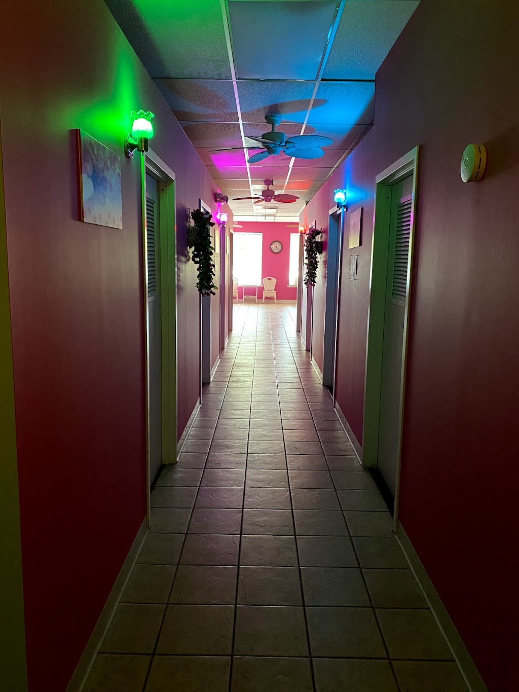 Magic finger massage | 621 US-130, Hamilton Township, NJ 08691, USA | Phone: (609) 227-7552