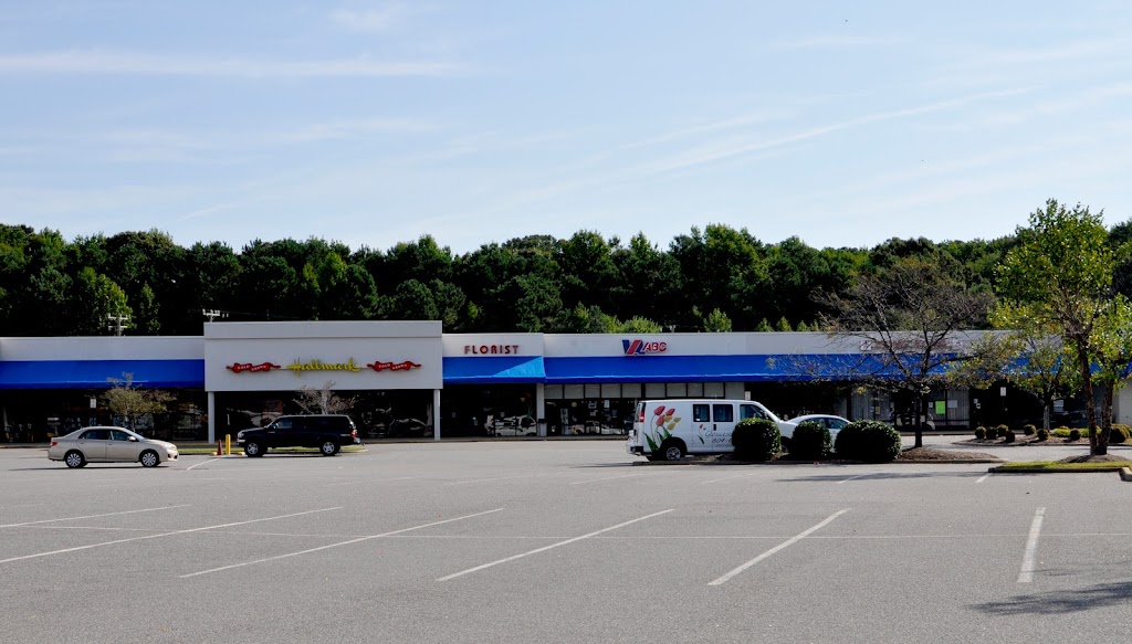 York River Crossing Shopping Center | 2353 York Crossing Dr, Hayes, VA 23072, USA | Phone: (757) 369-3000