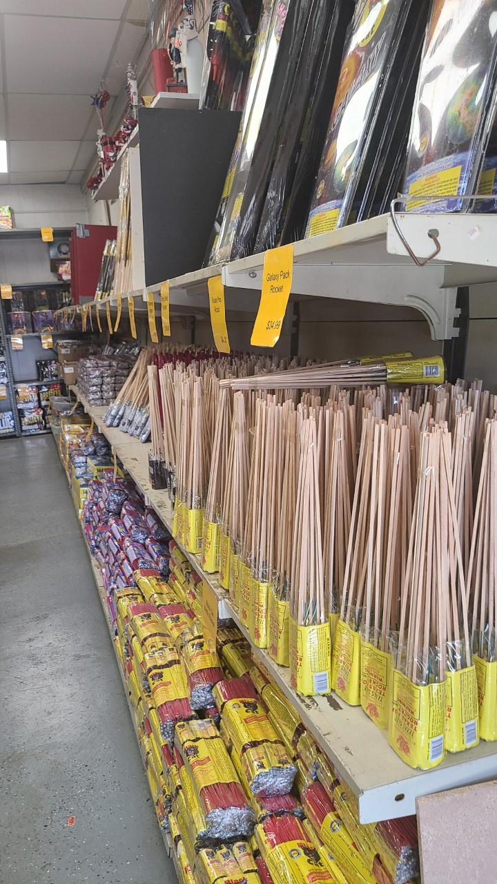 1/2 Price Fireworks | 600 Elm St, Lawrenceburg, IN 47025, USA | Phone: (812) 537-3115