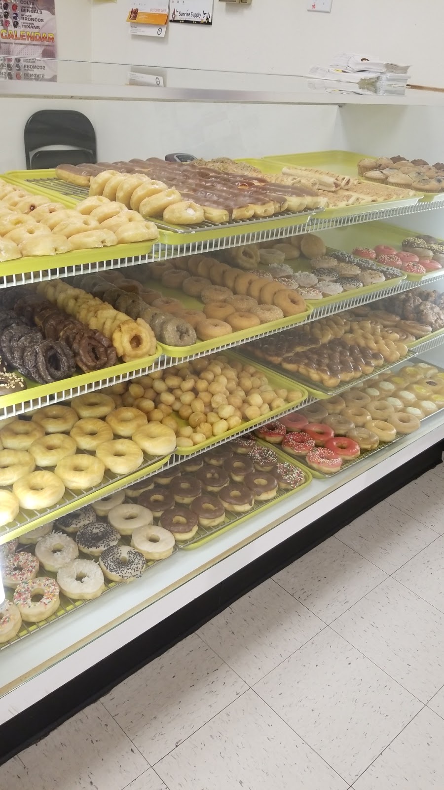 Elgin Donuts | 199 US-290, Elgin, TX 78621, USA | Phone: (512) 285-3831