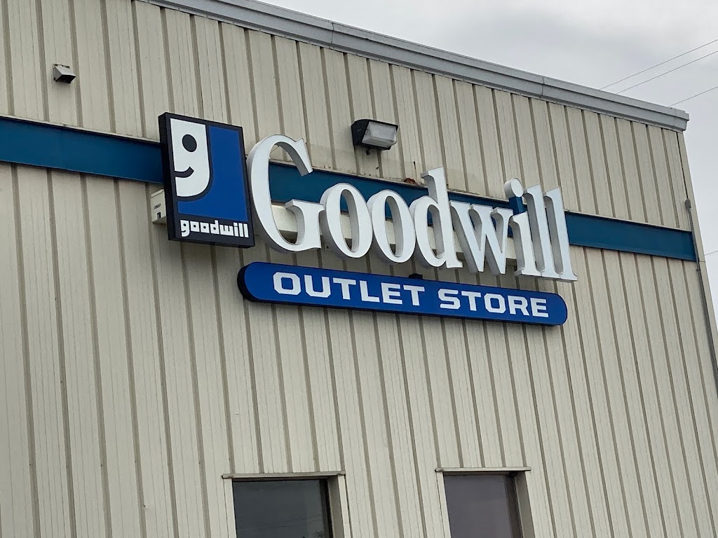 Goodwill Outlet Store | 10596 Springfield Pike, Cincinnati, OH 45215, USA | Phone: (513) 771-0387