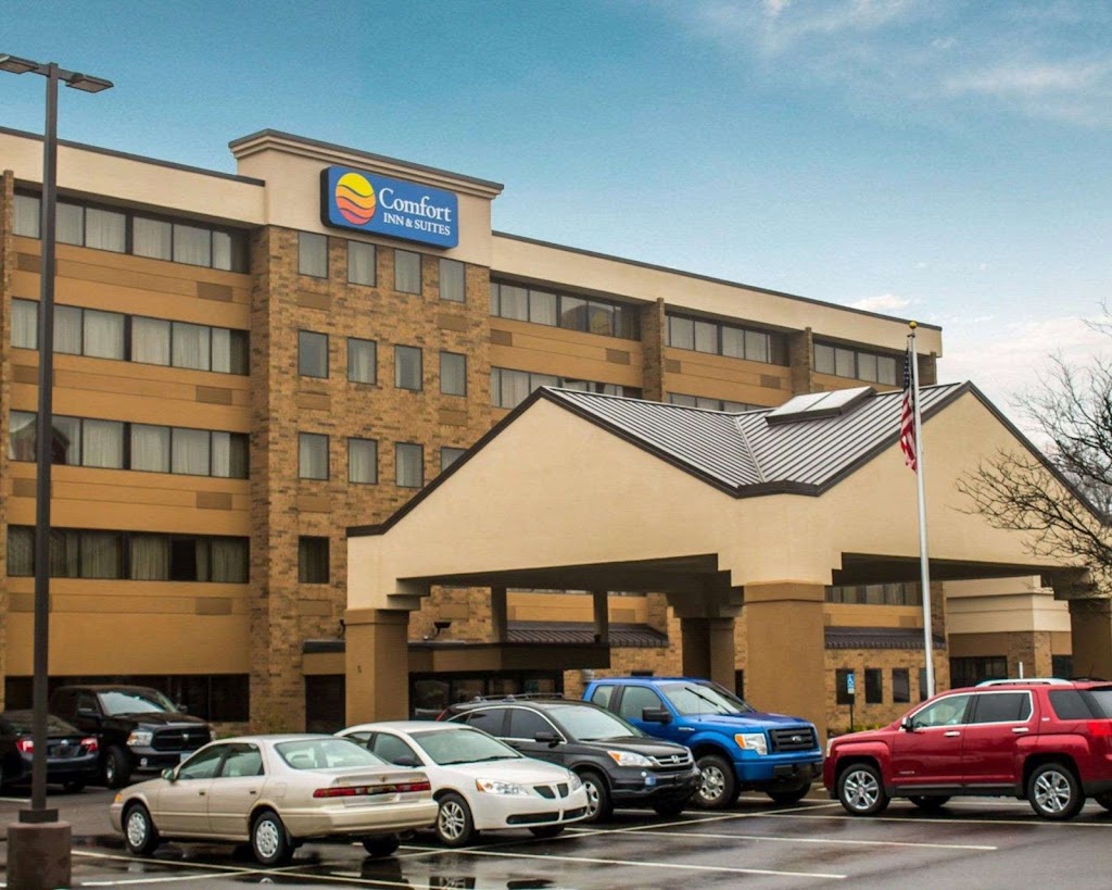 Comfort Inn & Suites | 5 Park Center Dr, Wadsworth, OH 44281, USA | Phone: (330) 336-7692