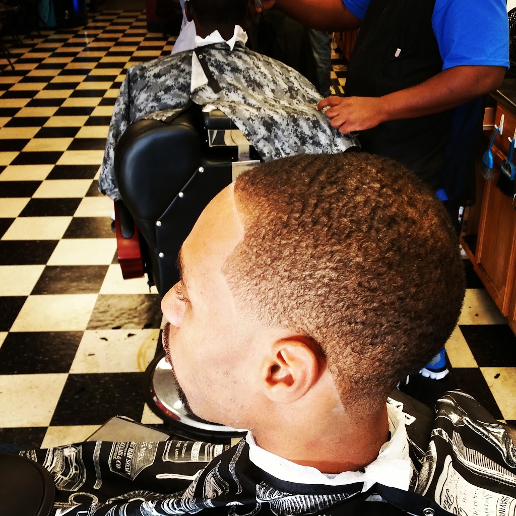 platinum stylez barbershop | 321 E 200th St, Euclid, OH 44119 | Phone: (216) 713-0033