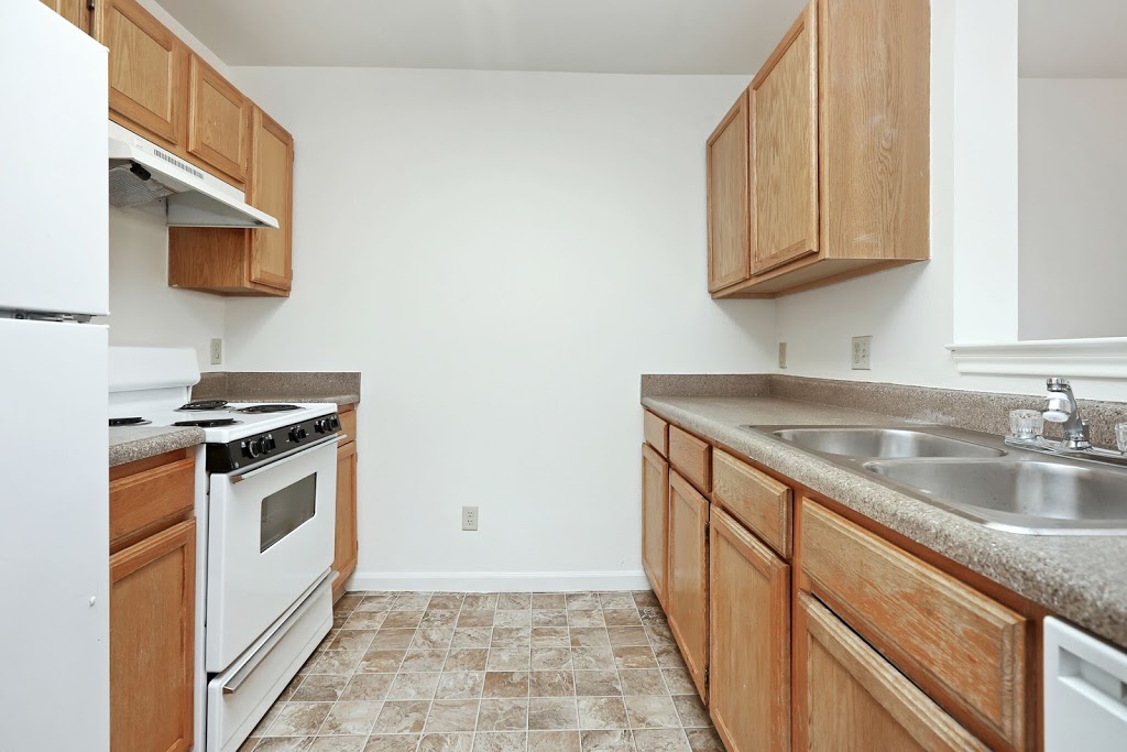 Greens of Northglenn Apartments | 350 W 114th Ave, Northglenn, CO 80234, USA | Phone: (303) 450-5221