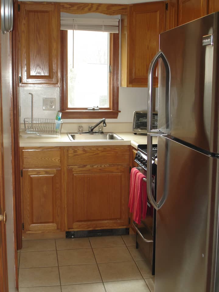 Cozy Crab Cottage | 3 Hillier Rd, Gloucester, MA 01930, USA | Phone: (978) 790-2715