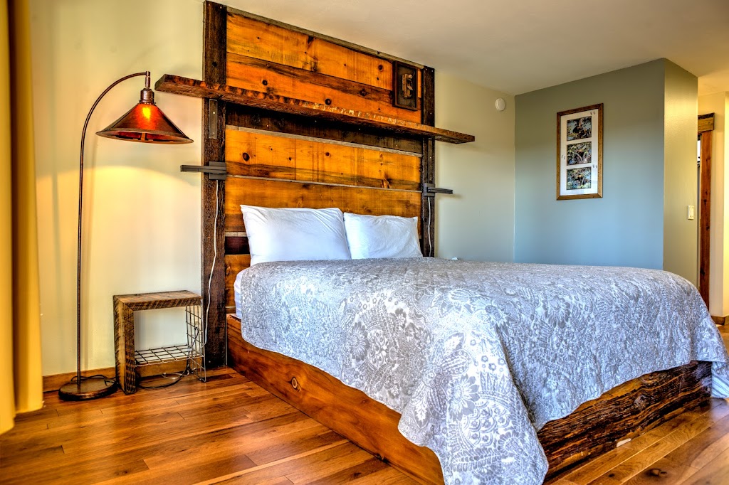 Tamarack Lodge Motel | 2311 N Lake Blvd, Tahoe City, CA 96145, USA | Phone: (530) 583-3350