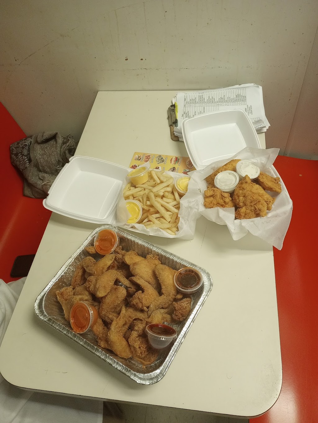 St Louis Fish & Chicken | 6811 Parker Rd, Florissant, MO 63033, USA | Phone: (314) 355-2266