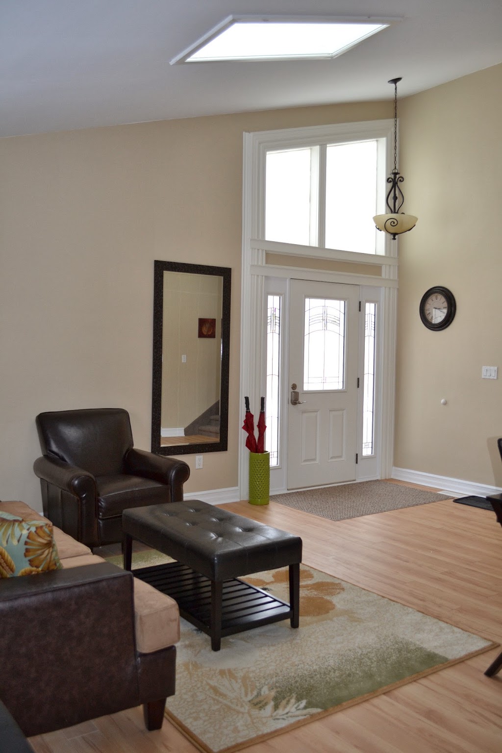 Niagara Falls Vacation Rentals | 8341 Breadner Crescent, Niagara Falls, ON L2G 6N6, Canada | Phone: (866) 689-2670