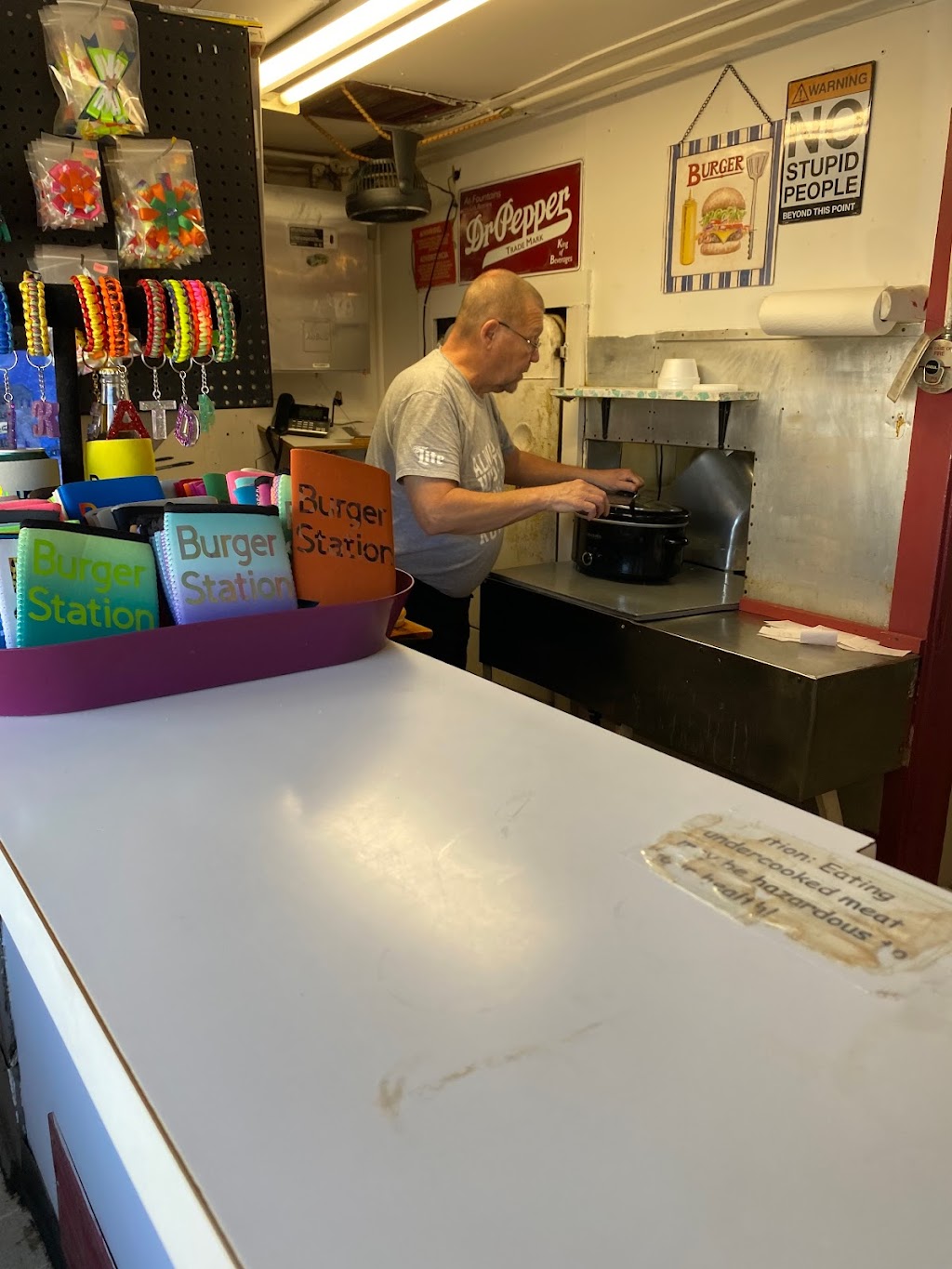 Burger Station Inc | 113 E 7th Ave, Winfield, KS 67156, USA | Phone: (620) 221-9773