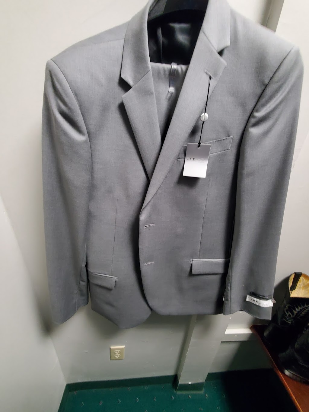 Bogeys Tuxedos | 71 Newtown Rd, Danbury, CT 06811, USA | Phone: (203) 794-0072