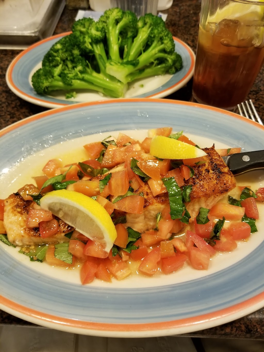 Port Washington Diner | 41 Main St, Port Washington, NY 11050, USA | Phone: (516) 767-3624