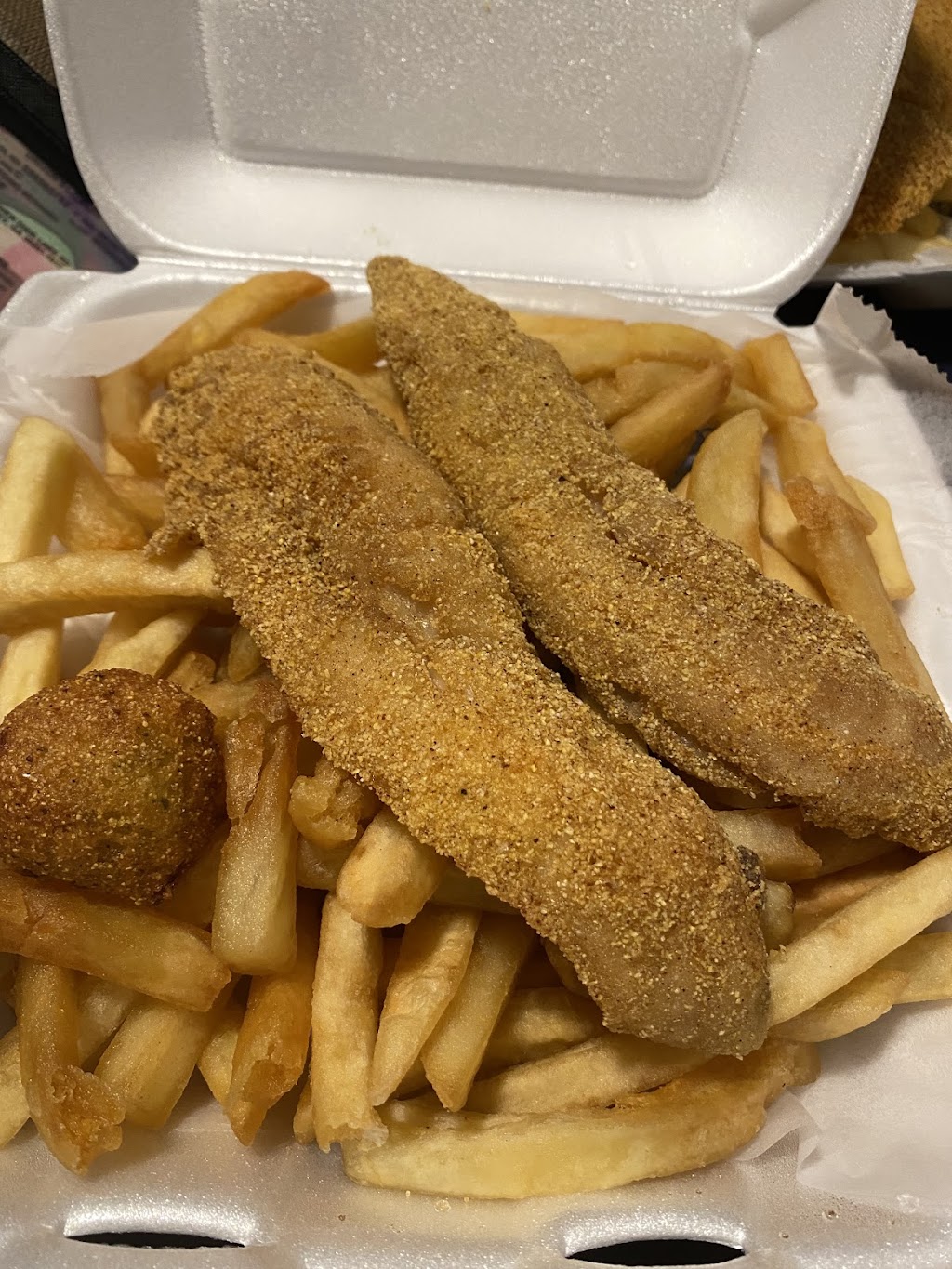 Wing & Fish | 216 NW Broad St # C, Fairburn, GA 30213, USA | Phone: (770) 892-4737