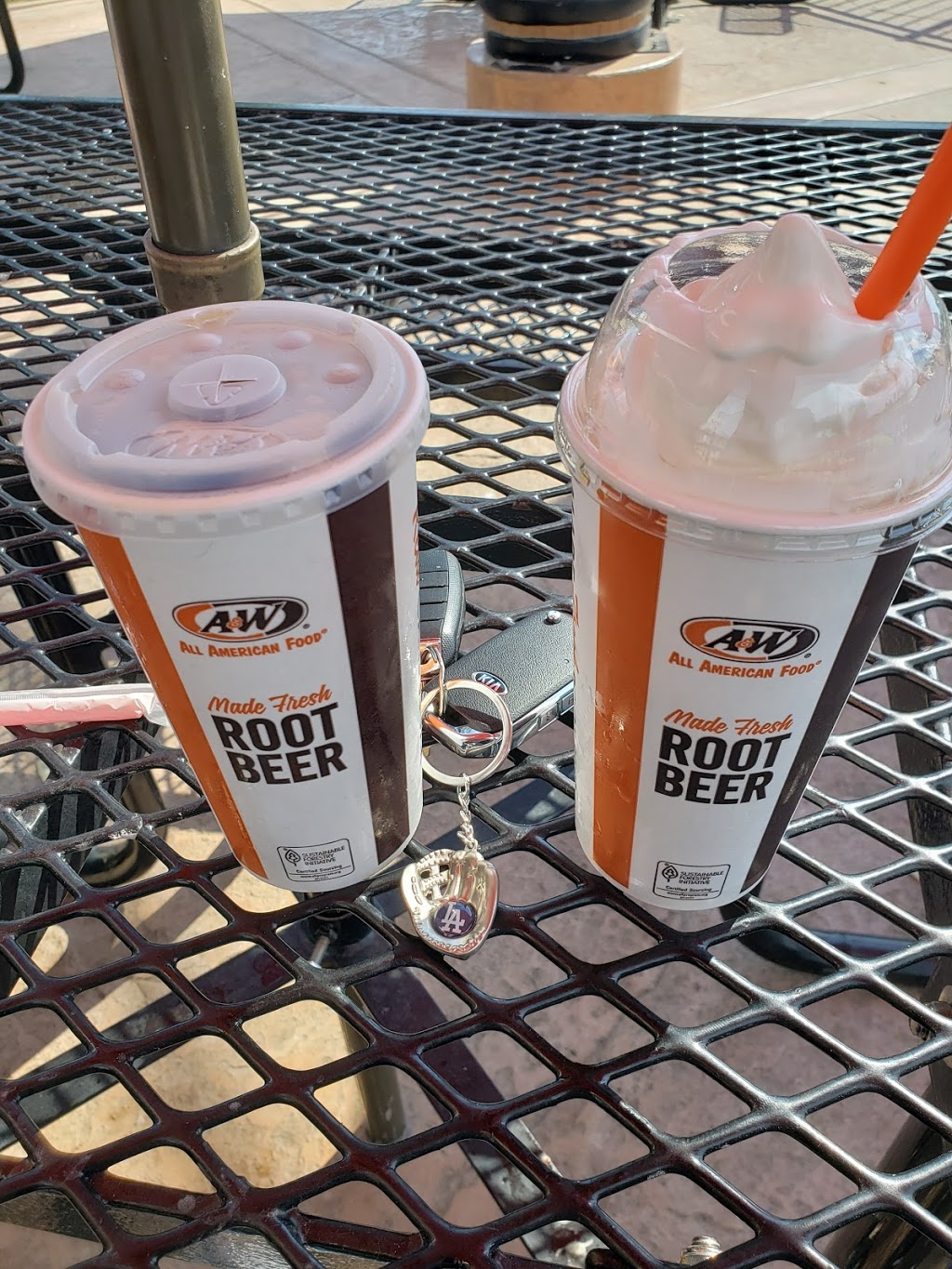 A&W Restaurant | 1930 Mentone Blvd, Mentone, CA 92359, USA | Phone: (909) 794-1428