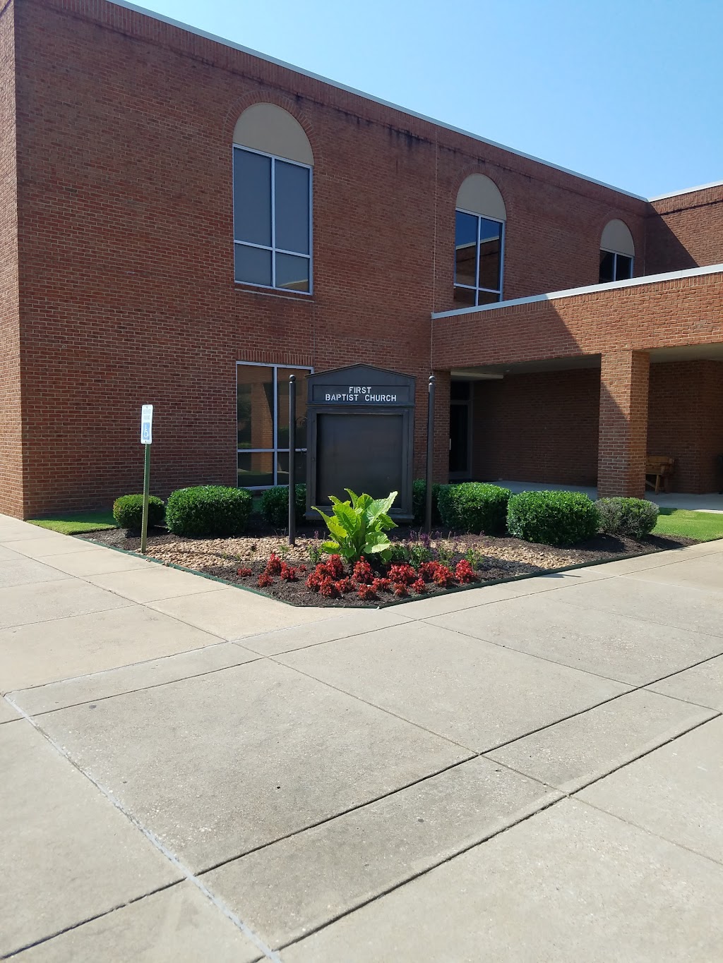 Collierville First Baptist Church | 830 New Byhalia Rd, Collierville, TN 38017, USA | Phone: (901) 853-2668
