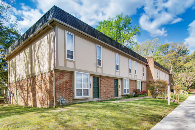 Cloverleaf Lake Townhouse Apartments | 6925 Starview Ct, Richmond, VA 23225, USA | Phone: (804) 352-1418