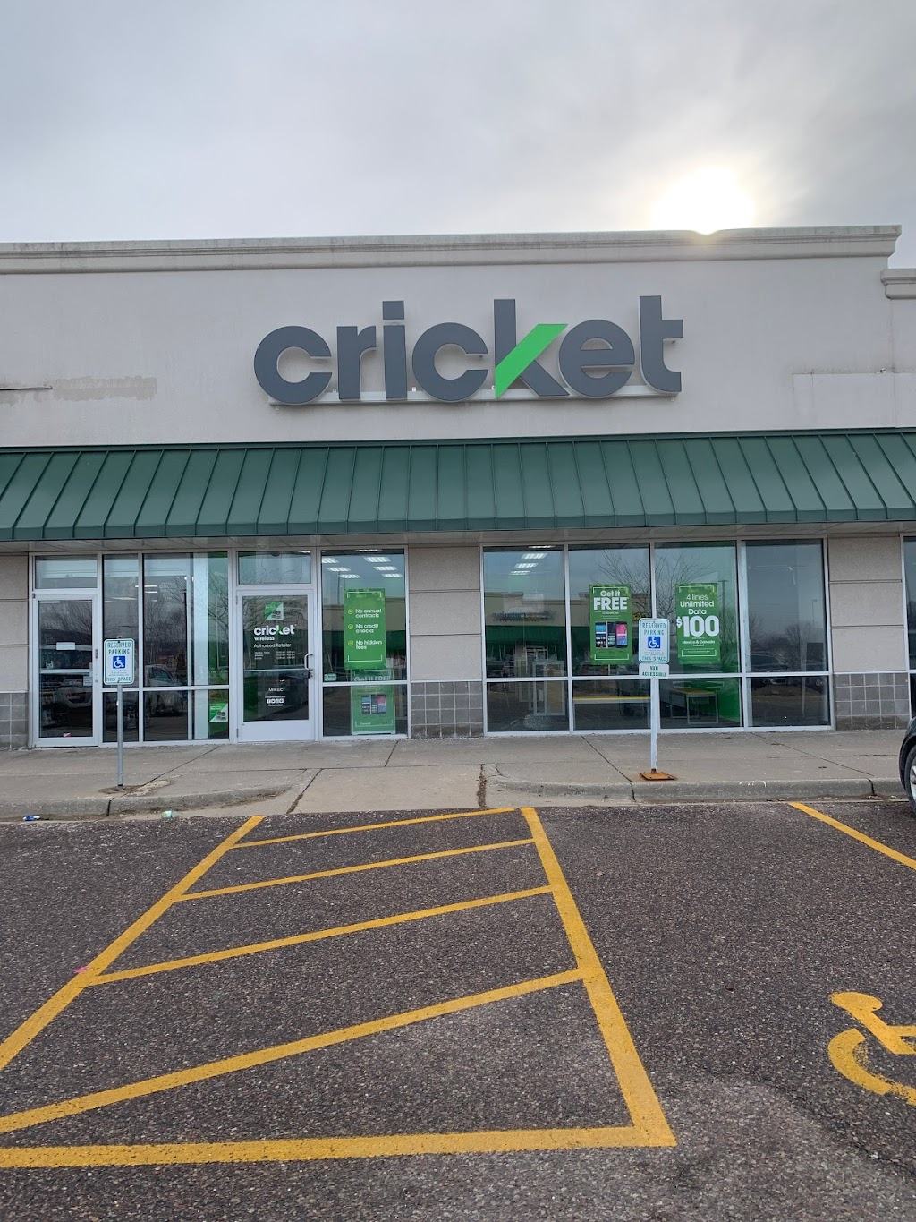 Cricket Wireless Authorized Retailer | 912 WI-136, Baraboo, WI 53913, USA | Phone: (608) 737-3001