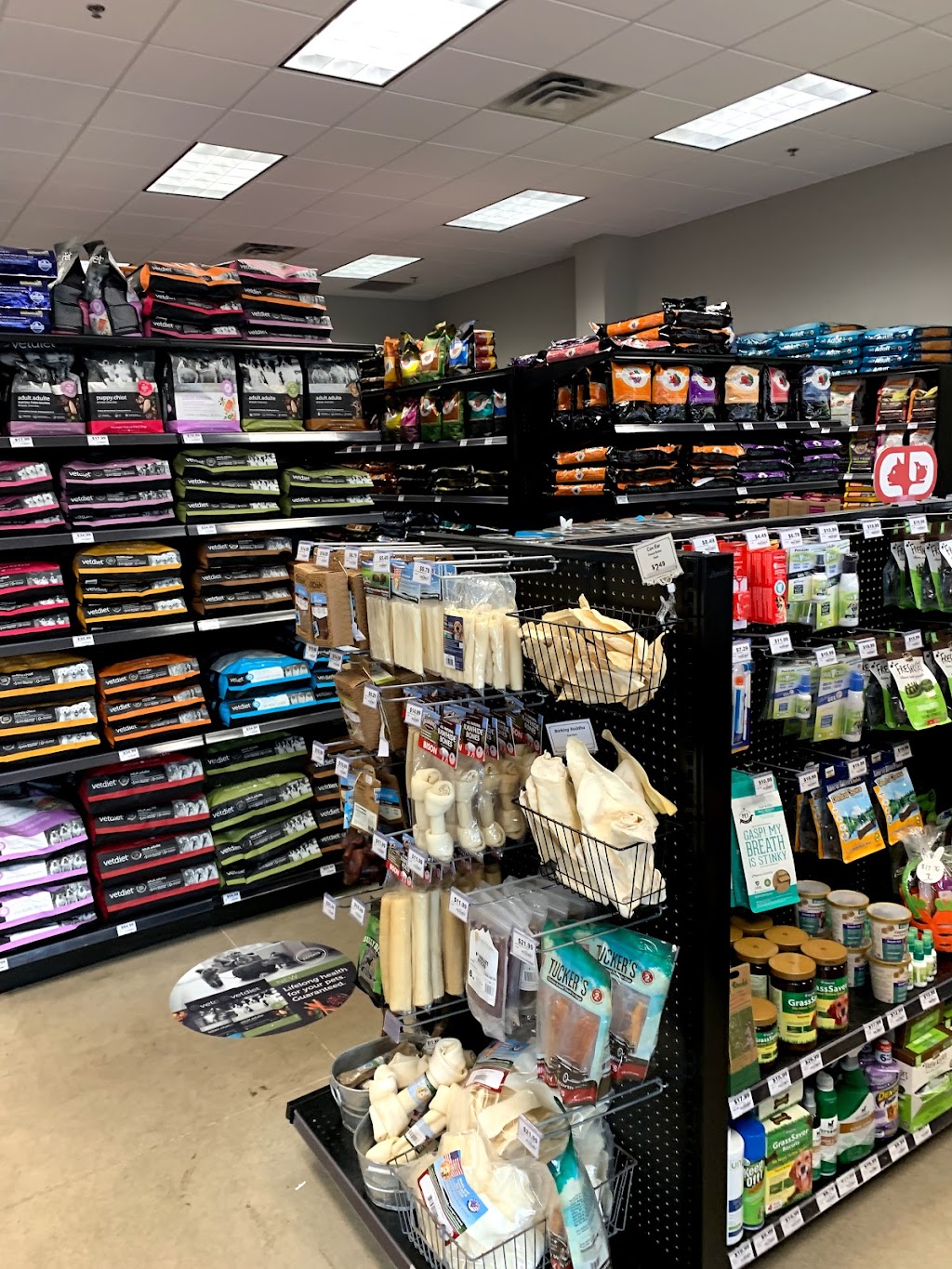 Chuck & Dons Pet Food & Supplies | 2114 Ford Pkwy, St Paul, MN 55116, USA | Phone: (651) 699-5225