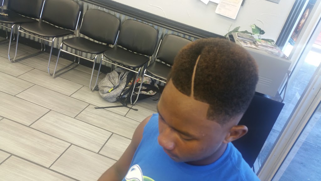 Classic Cuts & Styles | 3250 W Pleasant Run Rd Suite 235, Lancaster, TX 75146, USA | Phone: (972) 217-2020