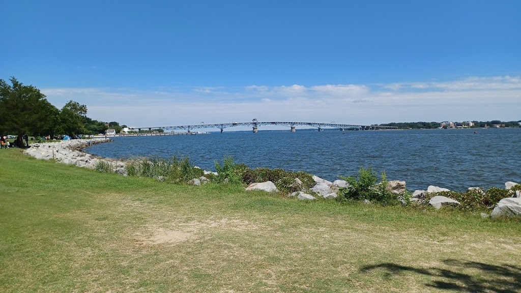 Yorktown Beach Picnic Area | Water St, Yorktown, VA 23690, USA | Phone: (757) 890-5900