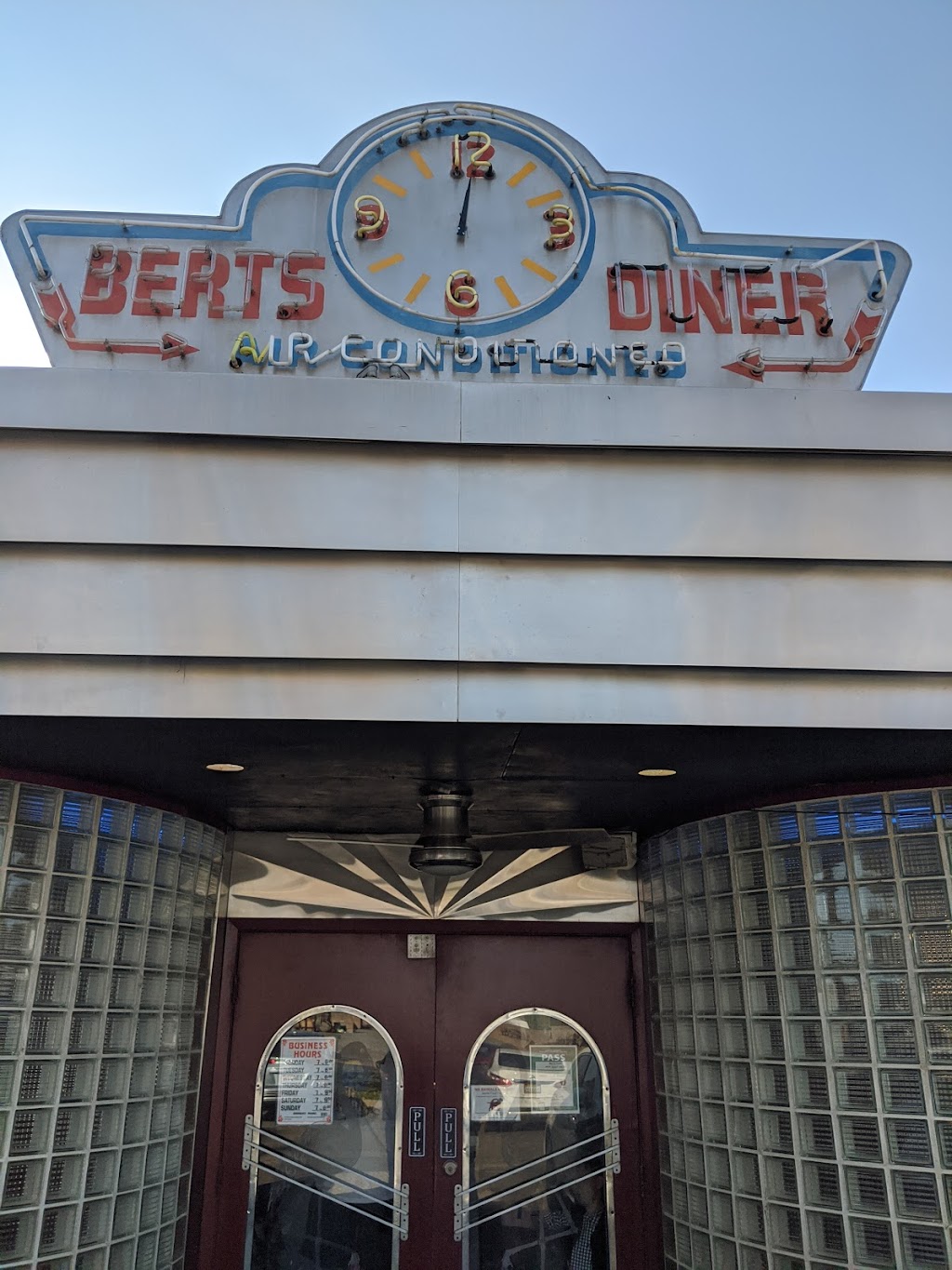 Berts Diner | 8972 Grant Line Rd, Elk Grove, CA 95624, USA | Phone: (916) 686-6622