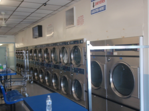 Smithfield Plaza Laundry Land Laundromat | 1258 Smithfield Plaza, Smithfield, VA 23430, USA | Phone: (434) 793-2011