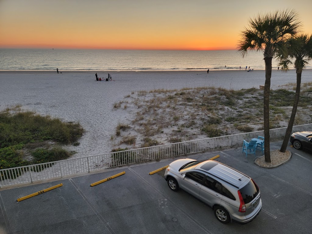 Commodore Beach Club Condo | 13536 Gulf Blvd, Madeira Beach, FL 33708, USA | Phone: (727) 392-2213