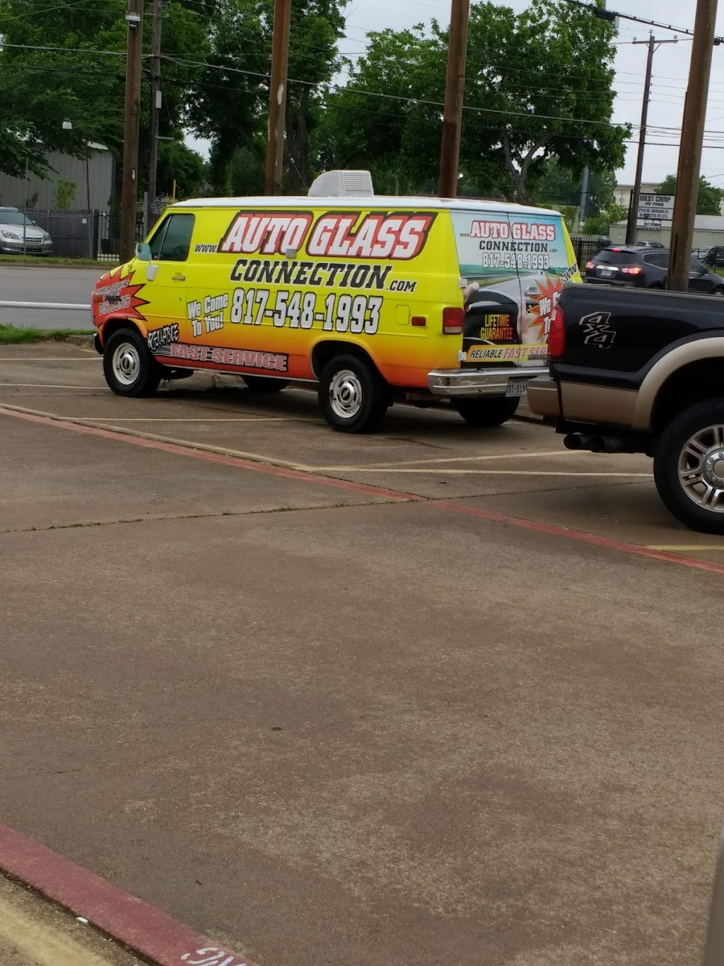 Auto Glass Connection | 2821 W Division St Ste A, Arlington, TX 76012, USA | Phone: (817) 548-1993