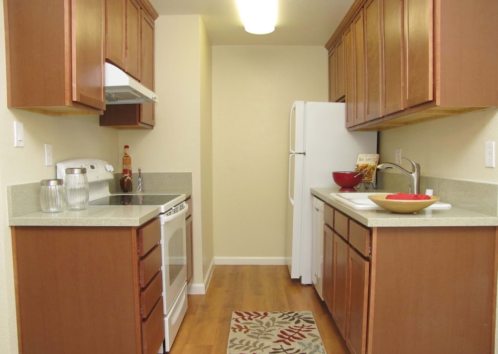 Rollingwood Condominium Rentals | 9160 Madison Ave, Fair Oaks, CA 95628, USA | Phone: (833) 415-1068